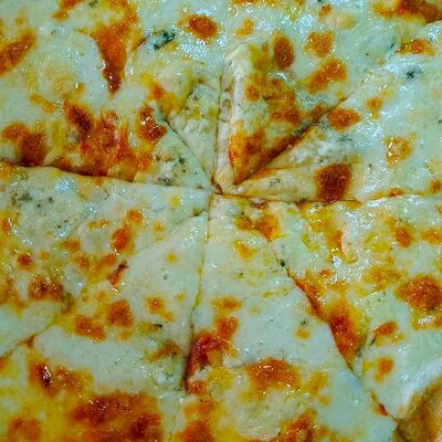 Пицца Сырное раздолье в Красная панда по цене 999 ₽