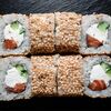 Суши ролл Калифорния в кунжуте в Sushiwok по цене 3360