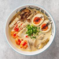 Рамен Хотару с морепродуктами в Umami Ramen Bistro