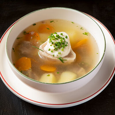 Говяжий бульон с мозговой костью в Dacha restaurant по цене 730 ₽