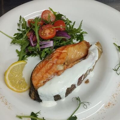 Стейк из лосося на гриле в La Vida loca по цене 1100 ₽