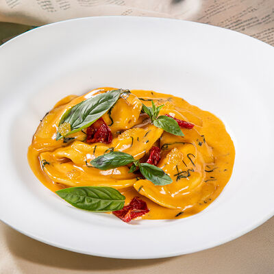 Равиоли с креветкой в М2 Органик Клуб Патриаршие по цене 1130 ₽