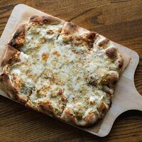 Пинца Четыре сыра в Pasta Salsa Osteria