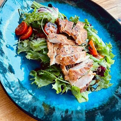 Курица в медово-горчичном соусе в Андриана по цене 690 ₽