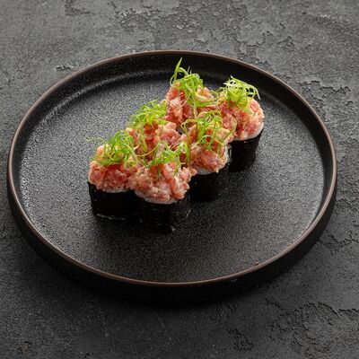 Острый ролл с тунцом в Вода & Еда по цене 937 ₽