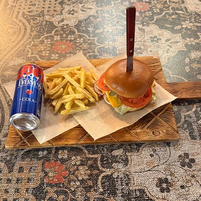 Бургер с рваным цыпленком и Evervess Colaв Йохан-Пивохан по цене 850 ₽