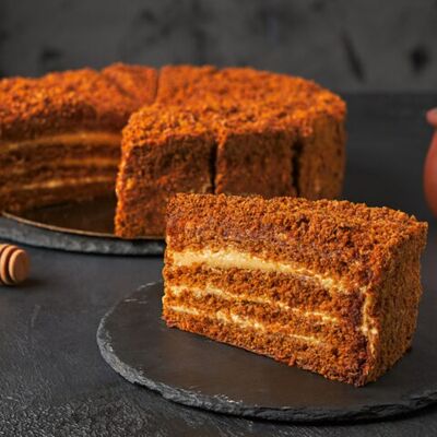 Медовик в Вкусный кофе по цене 430 ₽