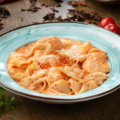 Паста Феттуччине с семгой в Соседи Home Cafe по цене 720 ₽