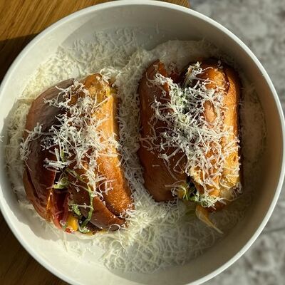 Бургер с мраморной говядиной и трюфельным соусом в Camon Cafe по цене 870 ₽