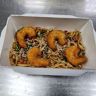  Вок-лапша в ореховом соусе с креветками в панеровкев Богатырь по цене 708 ₽