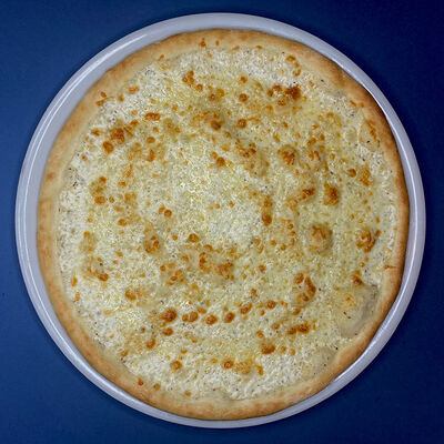 Пицца маргарита на белом соусе в Премьер Министр по цене 495 ₽