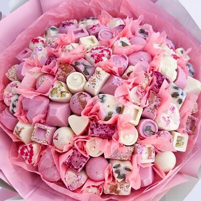 Букет из шоколадных конфет ручной работы №8 в Букет Альфред I клубника в шоколаде и букеты по цене 5990 ₽