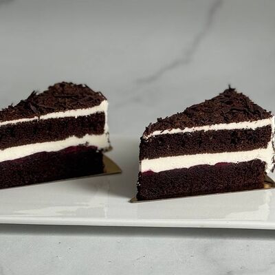 Торт Киршвассер (Чёрный лес) порция в Кондитерская SunbeamCake по цене 450 ₽
