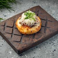 Уральская шаньга со стейком мачете в Double Grill & Bar