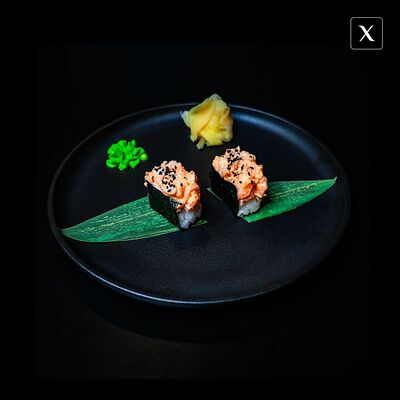 Гункан острый с лососем в Хука Холл по цене 710 ₽