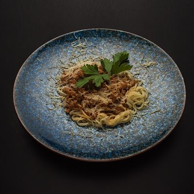 Спагетти с соусом Боленьезе в Шашлычный дворик по цене 540 ₽