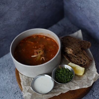 Солянка мясная сборная со сметаной в Кофетоп по цене 600 ₽