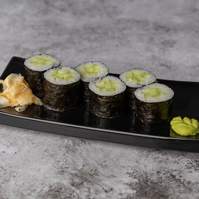 Роллы Хосомаки с огурцом в Море Есть по цене 320 ₽