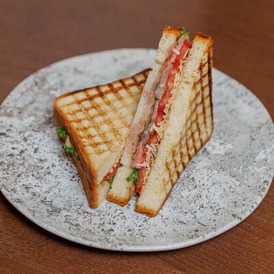 Сэндвич с ростбифом в Пряный Тимьян по цене 475 ₽