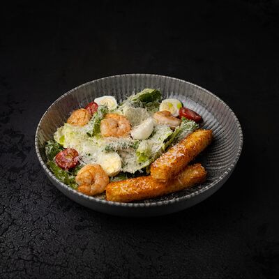 Салат Цезарь с креветками в Прага по цене 860 ₽