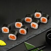 Маки с лососем в Mister Sushi