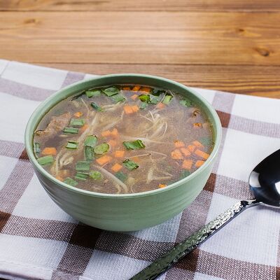 Китайский суп со свиными нитями и ростками маша в KoreaStreet по цене 499 ₽