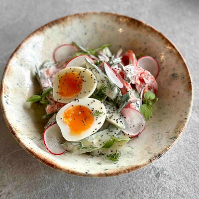 Салат из свежих овощей с яйцом в Gosti по цене 529 ₽