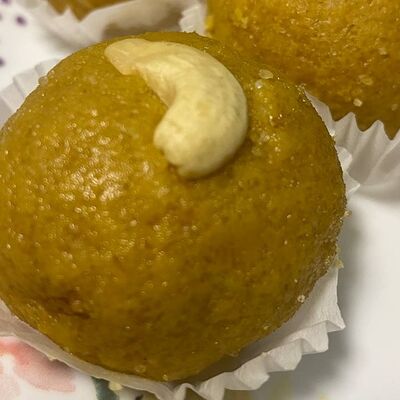 Бесан ладду в Ashokas Индийская кухня по цене 140 ₽