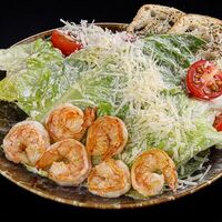 Цезарь с креветками в MOS Lounge & Bar