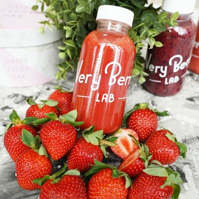 Клубничный смузи в Клубника в шоколаде VeryBerryLab по цене 350