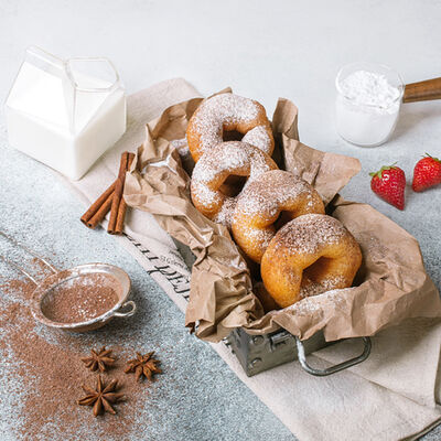 Пончики с посыпкой и топпингом на выбор в Пончики по цене 279 ₽