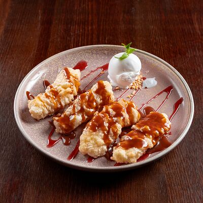 Банановая темпура с мороженным в Pho'n'Roll по цене 400 ₽