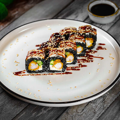 Запеченная Филадельфия с креветкой (черная) в Inyan по цене 800 ₽