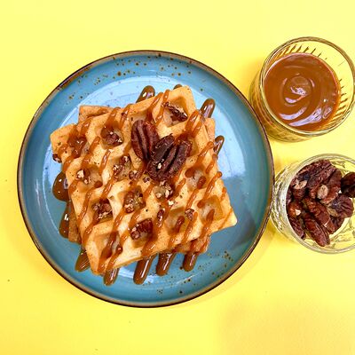 Вафли с орехом пекан и карамелью в Bonwich по цене 400 ₽