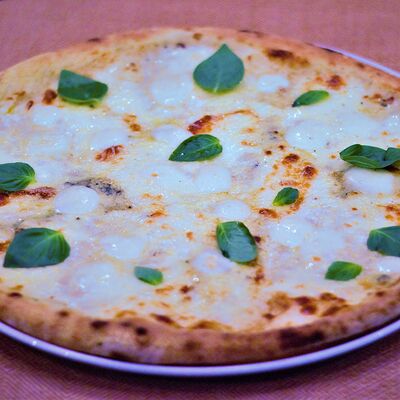 Пицца Пять сыров в Trattoria Siesta по цене 1050 ₽