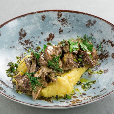 Телятина с грибами и картофелем в Крем кафе по цене 1050 ₽