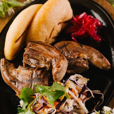 Языки бараньи, томлёные с корнеплодами в Круча по цене 1720 ₽