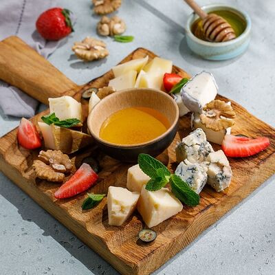 Ассорти из европейских сыров в Мангал&Грузия по цене 1390 ₽