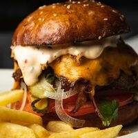 Бургер с пастрами в Опера