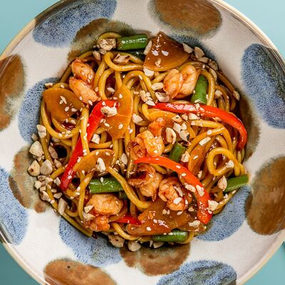 Рамен с креветками в устричном Том Ям в Мао по цене 455 ₽