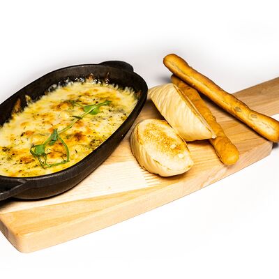 Сыры из печи с томатами в The art cafe по цене 495 ₽