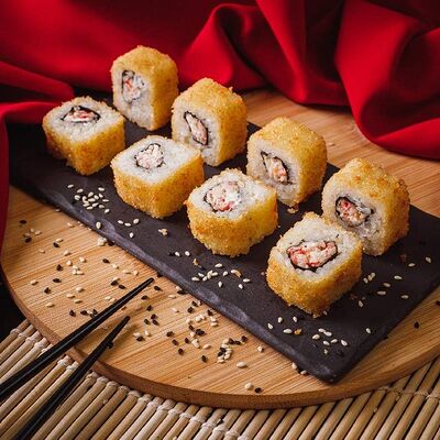 Теплый ролл с крабом в Sushi Man по цене 649 ₽