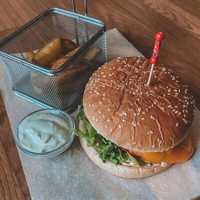 Бургер Цыпа-цыпа в Соль & Перец по цене 457 ₽