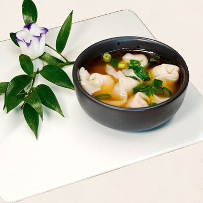 Суп с китайскими пельменями в Золотая панда по цене 776 ₽
