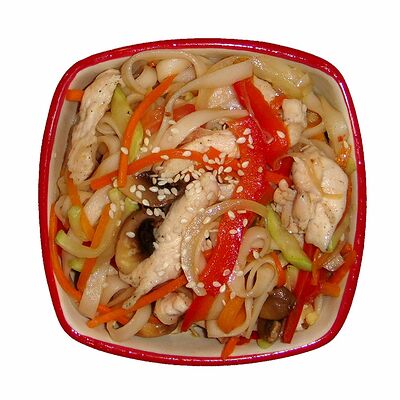 Удон с курицей в Sushiwoker по цене 460 ₽