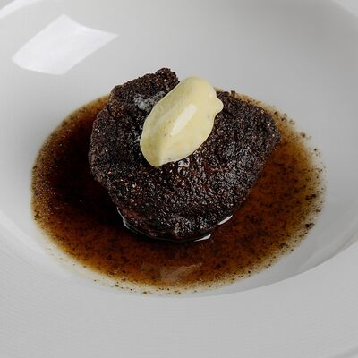 Перечный филе миньон, масло кольбер в L Atelier Petrovka по цене 3400 ₽