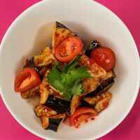 Салат с хрустящими баклажанами в Bananapizza