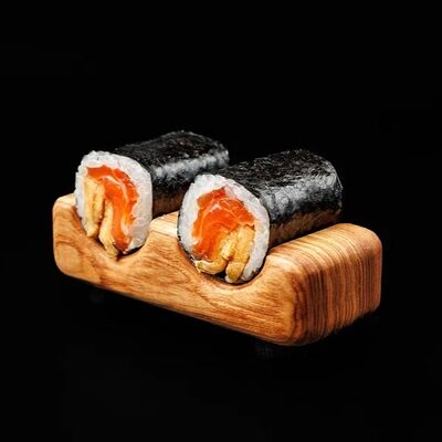 Хенд ролл с лососем в Sushi please по цене 525 ₽