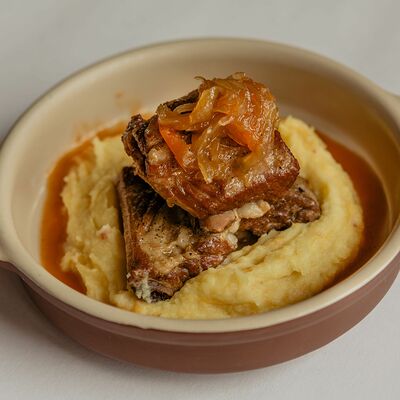 Запеченные свиные ребра в Мацони по цене 460