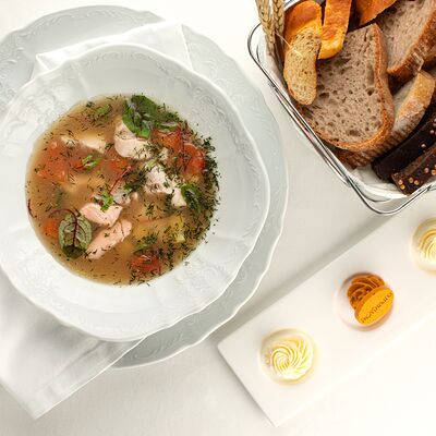 Уха из пяти северных рыб с расстегаем в Dr. Живаго по цене 1100 ₽